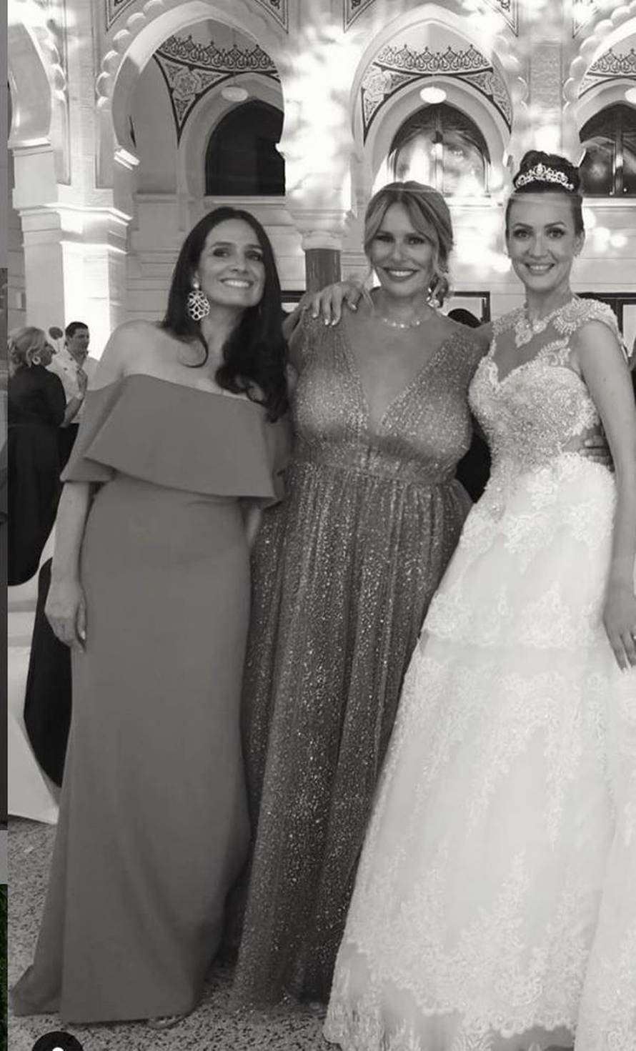 'Nije skidala osmijeh': Todorić dekolteom zasjenila mladence