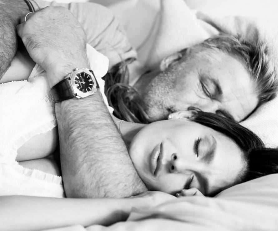 Baldwin je optužen za ubojstvo iz nehaja, a žena Hilaria hoda gradom sa znakovitom porukom