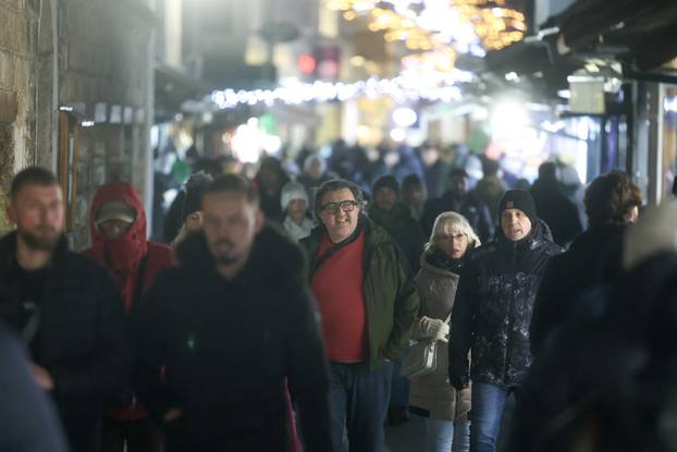 Veliki broj turista u centru Sarajeva