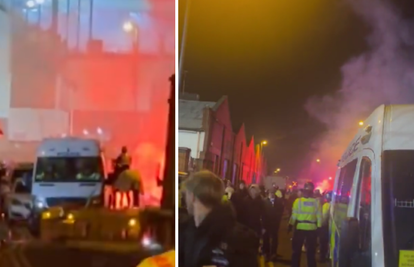VIDEO Poljaci napravili kaos u Engleskoj! Bakljama i raketama krenuli na policiju i ozlijedili ih
