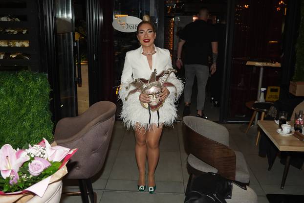 Beograd: Srpska televizijska voditeljica Jovana Jeremić proslavila je 32. rođendan i 15 godina karijere