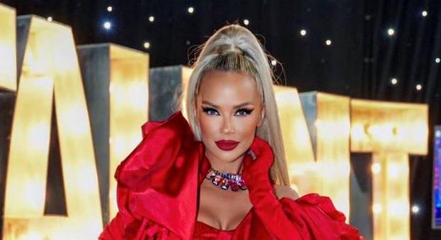 Izazovno i odvažno! Pogledajte kombinacije koje je Maja Šuput nosila u Supertalentu do sada