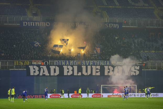 Zagreb: Navijači na susretu Dinama i Slaven Belupa