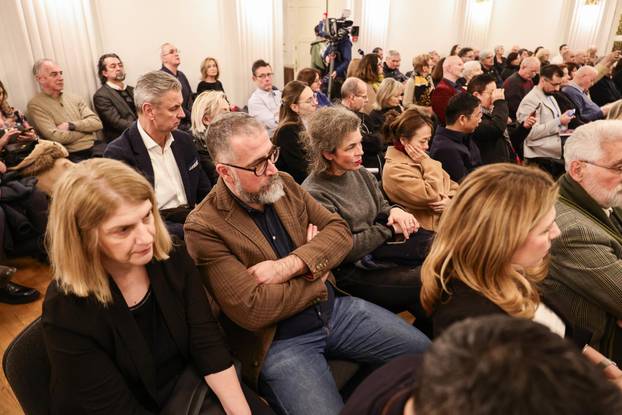 Zagreb: Promocija knjige Žene koje mašu rukama Jadranke Kosor