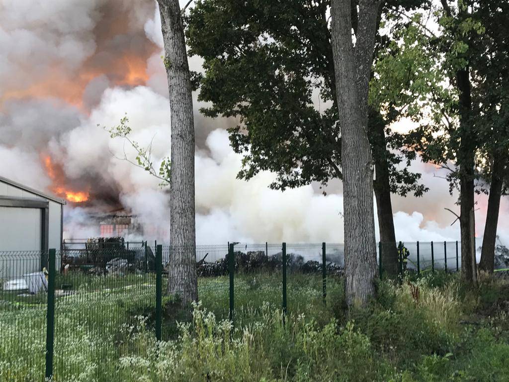 Požar u Sisku: 'Cijeli grad je u dimu, gori odlagalište otpada'