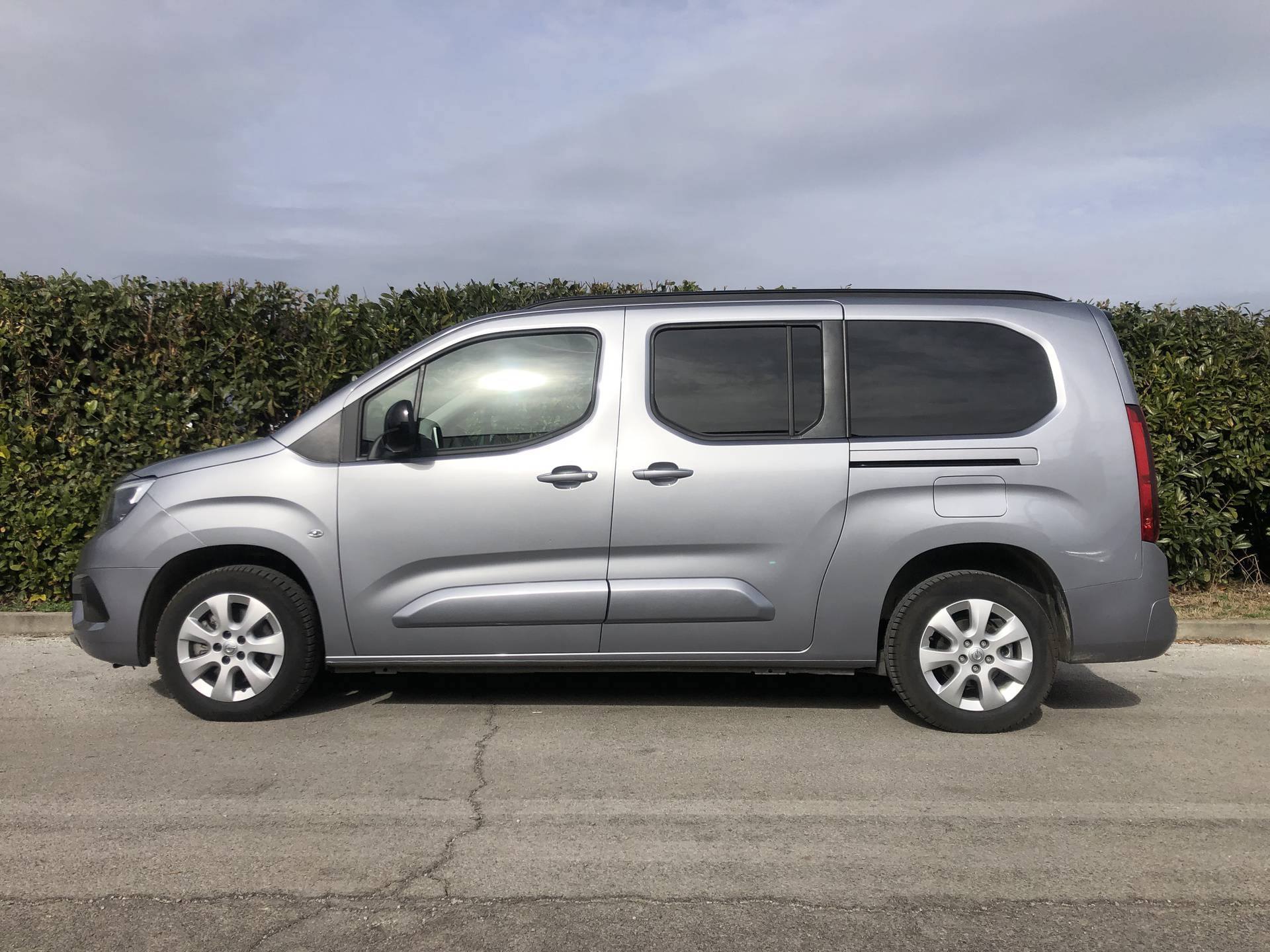 Test Opel Combo-e Life: Dobar gradski obiteljski auto, ali...