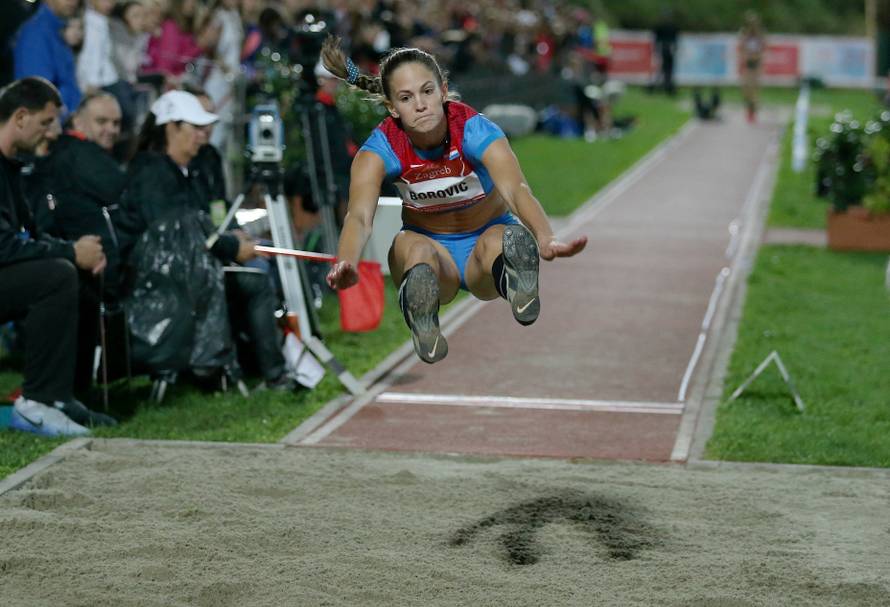Naša kraljica troskoka: Paola rastura fakultet i tartan stazu!