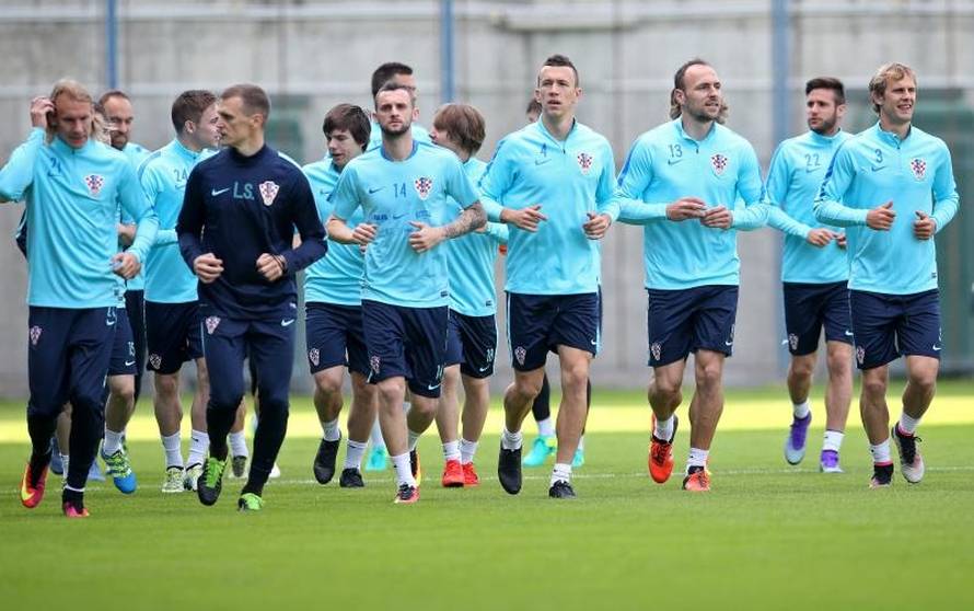 Mamić, Šuker i Mila Horvat na prvom treningu na Maksimiru