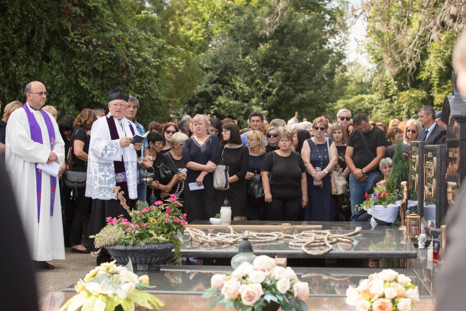 Na mjesnom groblju u Selcima ÄakovaÄkim pokopana ubijena radnica Centra za socijalnu skrb