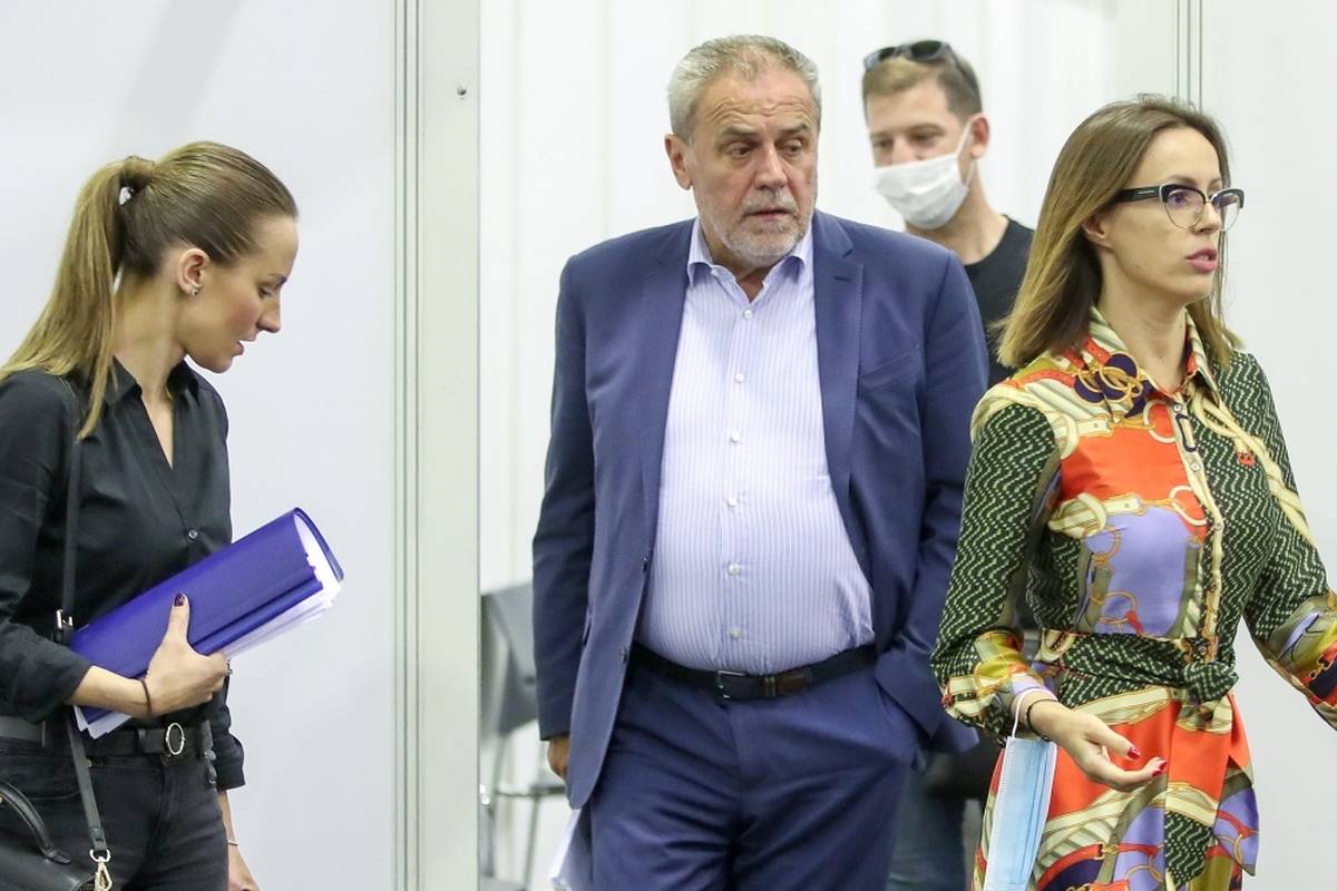 'Zamislite da se ja u noćnom klubu ljubim s nekim u maski...'