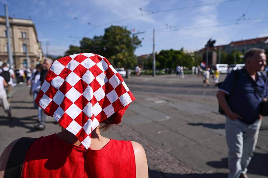 Zagreb: Okupljanje prosvjednika Hodaj za Liku, hodaj za Hrvatsku