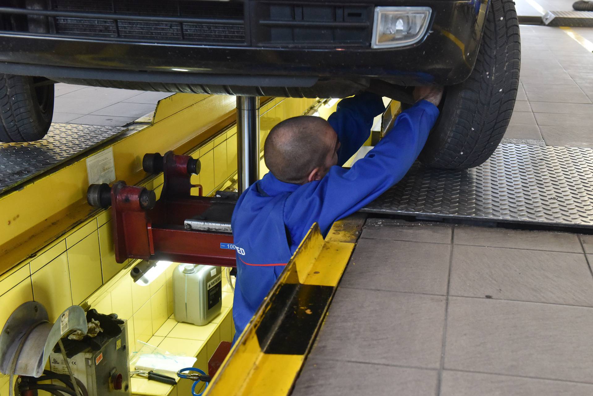 Na tehničkom pregledu auto može pasti i zbog loših guma