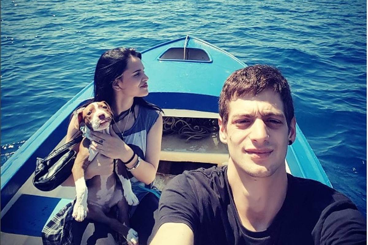Steffani Banić se zaposlila, na Lastovu reže salame u dućanu