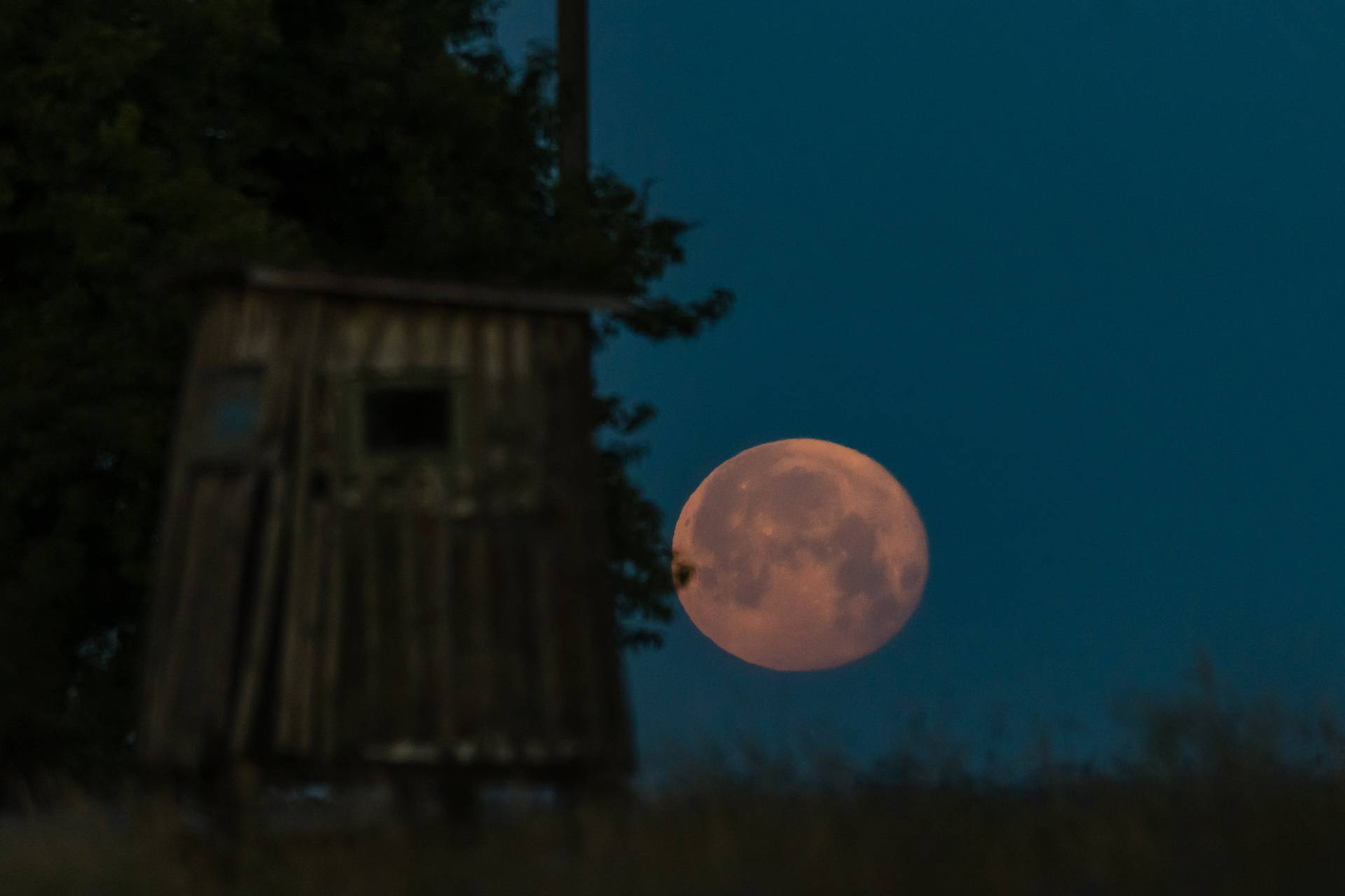 Supermoon over Leuthen