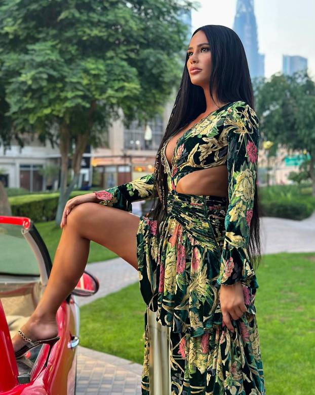 FOTO Zanosna crnka osvojila je splitsku publiku. Svi su gledali u njezinu žutu haljinu i trbušnjake