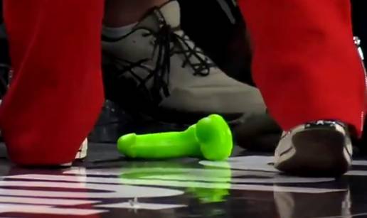 VIDEO Opet bacili dildo na teren u ženskom NBA-u. Igračice ljute