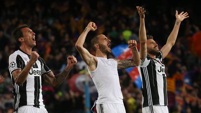 Juventus' Mario Mandzukic, Leonardo Bonucci and Andrea Barzagli celebrate after the match