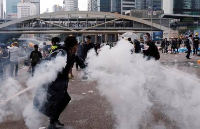Kiša rastjerala prosvjednike u Hong Kongu, a zakon još čeka