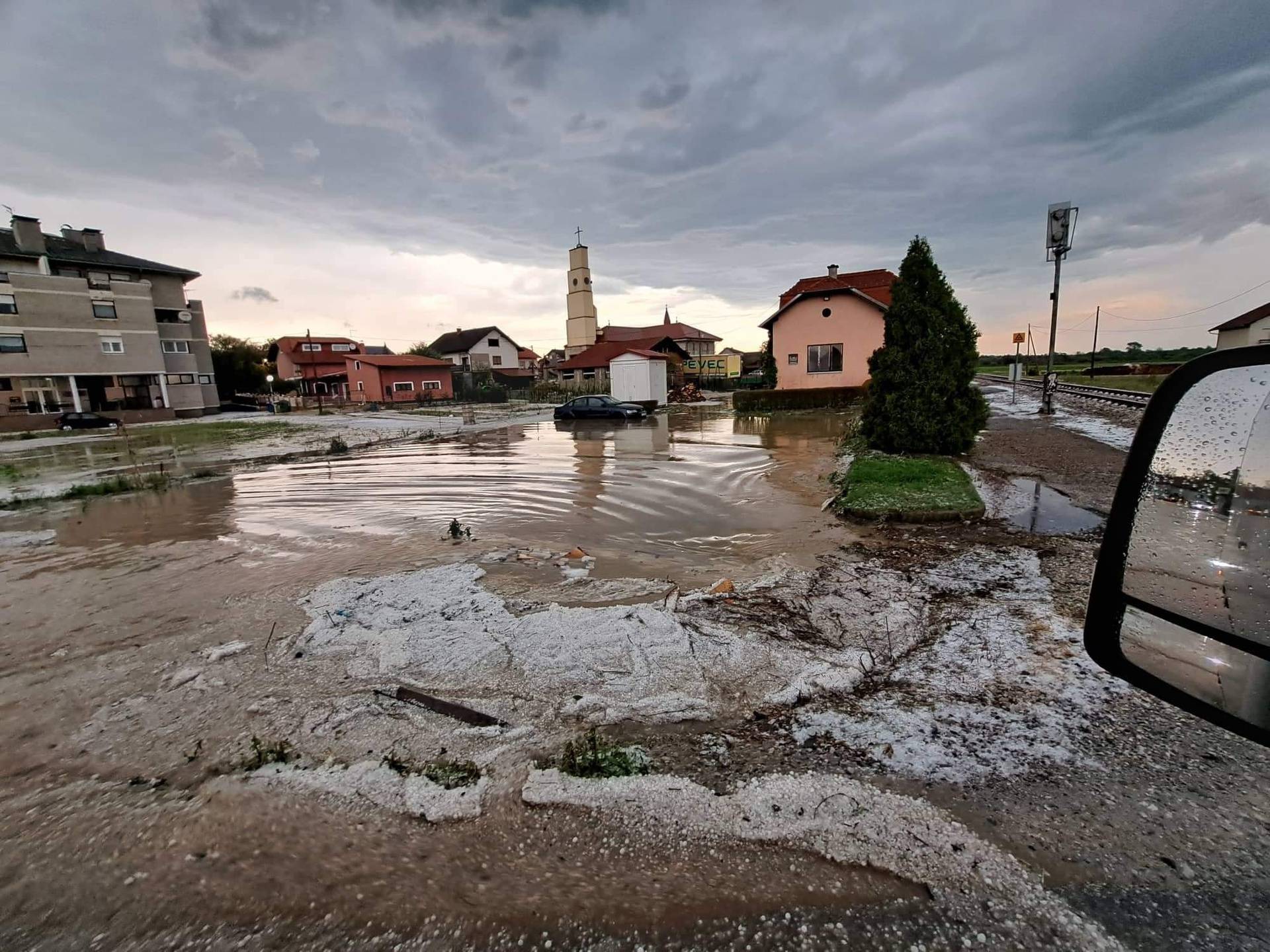 FOTO Novo nevrijeme poharalo Zagorje: Nakon tuče obilna kiša potopila ceste kod Poznanovca