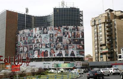 Stajao tek jedan dan: Plakat s poznatim Irankama s hidžabom u Teheranu ekspresno skinuli