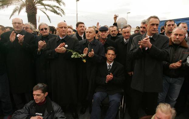 ARHIVA - Prepuna splitska riva tijekom skupa podrške uhićenom generalu  