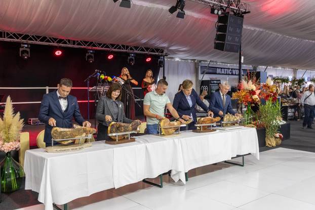 Otvoren 17. Internacionalni sajam pršuta u Tinjanu