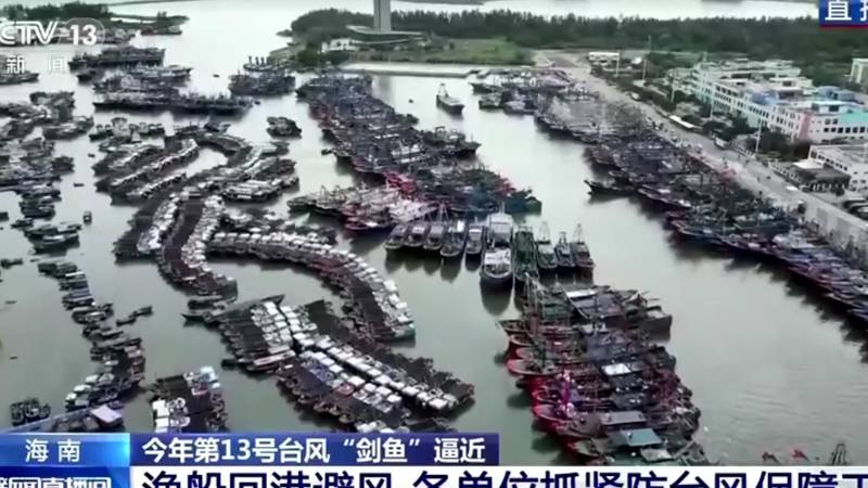 Zaradi tajfuna Kadžiki v Vietnamu evakuirali 30.000 ljudi.