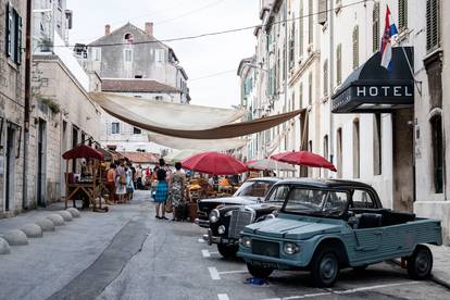 Snimaju se kadrovi britanske serije, Split okupirali oldtajmeri