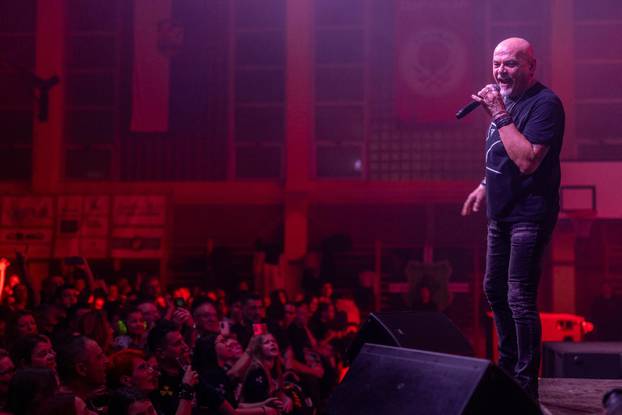 Županja: 13. božićni koncert Opće Opasnosti i prijatelja