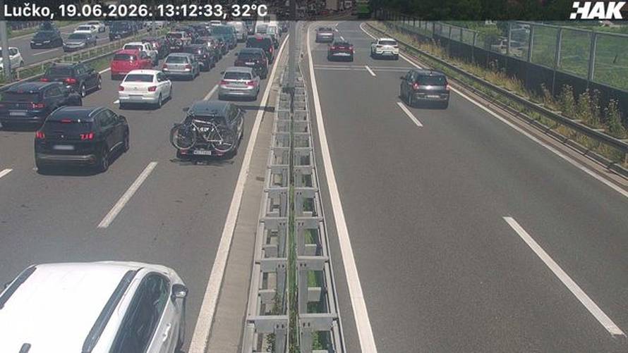 FOTO Skratili petak i požurili na produženi vikend: Ogromna gužva kod Lučkog prema moru