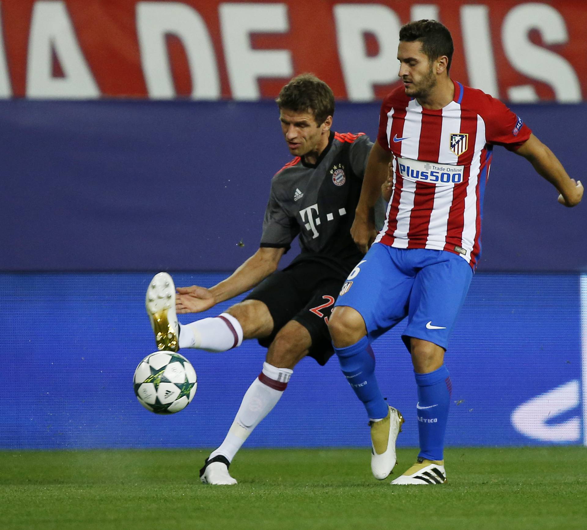 Atletico Madrid v Bayern Munich - UEFA Champions League Group Stage - Group D