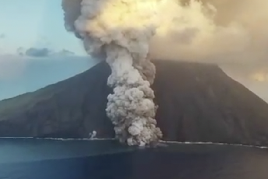 Italija izdaje crveno upozorenje zbog vulkanske aktivnosti na otoku Stromboli