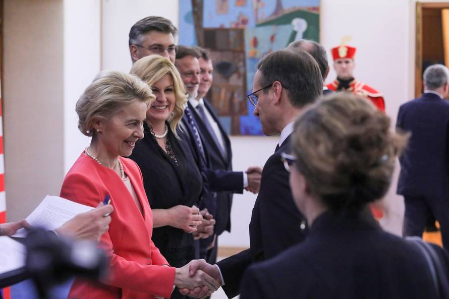 Zagreb: Dolazak uzvanika na svečanu večeru u organizaciji predsjednice Grabar-Kitarović