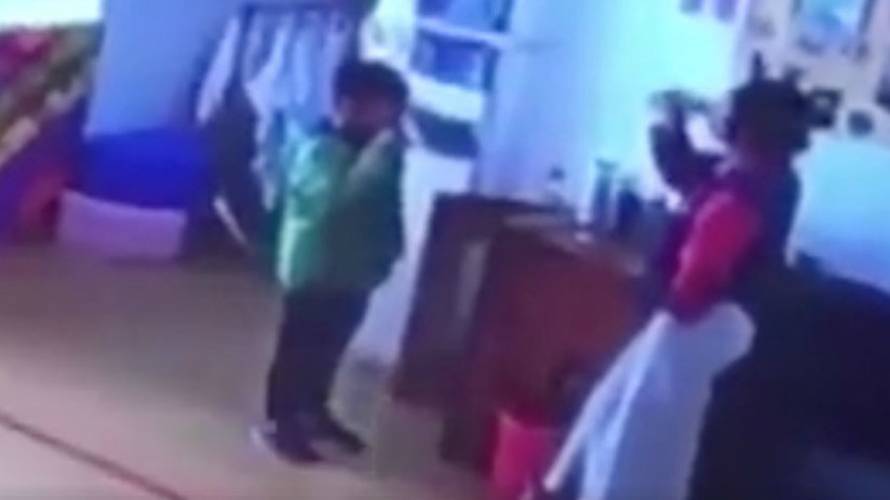 Bolesne odgojne metode: Djeci za kaznu daju piti kipuću vodu