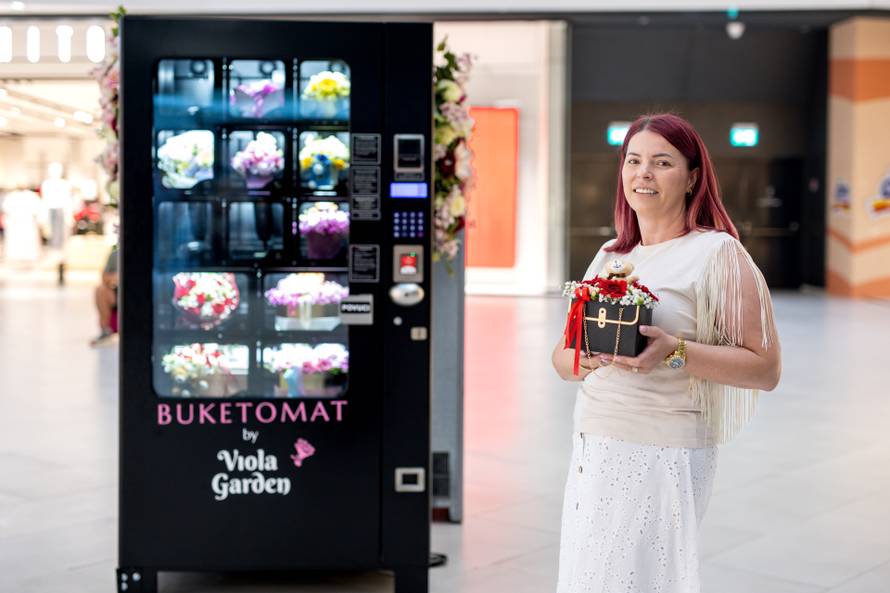 Zagreb: Buketomat postavljen u Z Centru