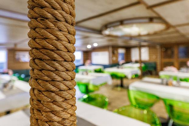 FOTO Zavirite u prvi brod-hotel u Hrvatskoj: Noćenje na ovom brodu u Rijeci ima posebnu čar