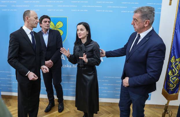 Gospić: Konferencija za medije nakon radnog sastanka na temu otpada u Ličko-senjskoj županiji