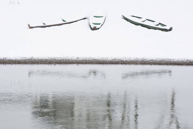 Snijeg je prekrio Sisak 