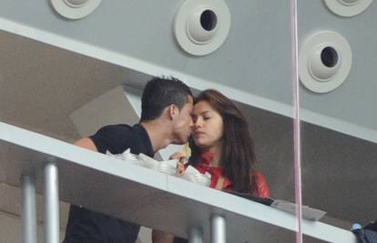 Ronaldo i Irina ljubili se u VIP loži za vrijeme Realove tekme 