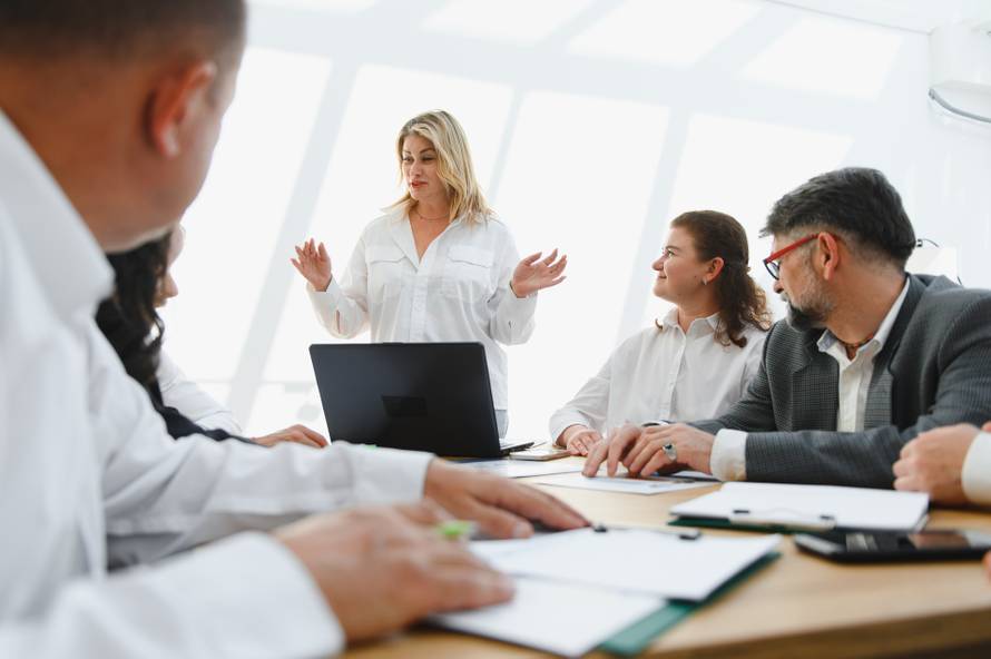 Female,Executive,Explaining,A,New,Strategy,To,Her,Business,Team