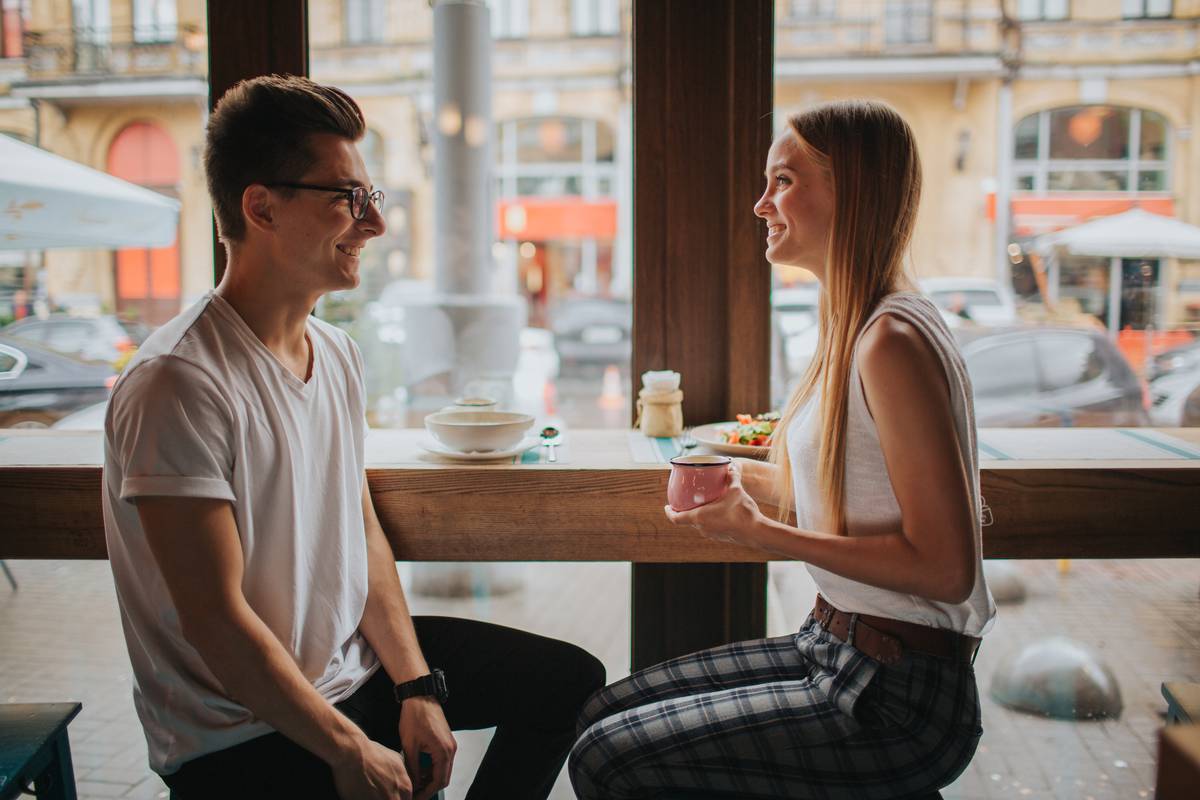 domaći roman ljubav upoznavanje na internetu