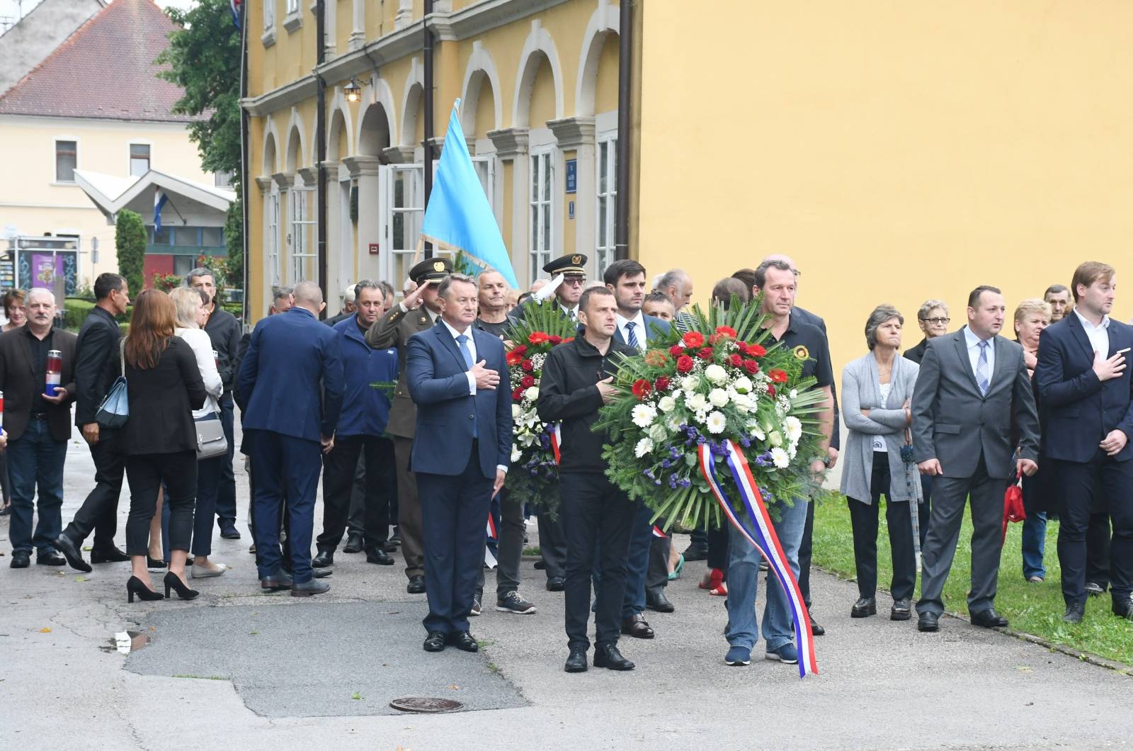 Polaganje vijenaca povodom Dana općine Gline