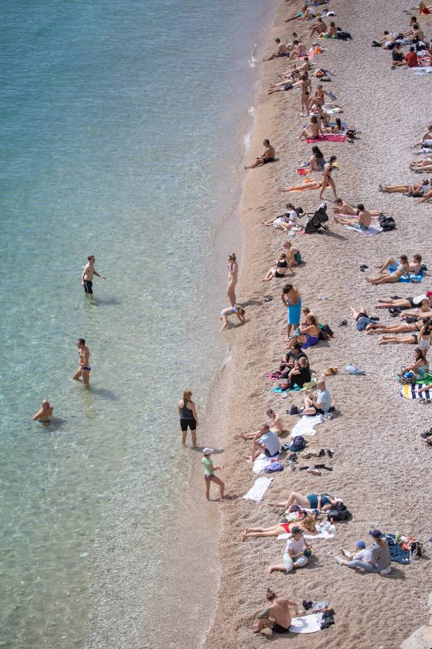 Na Plaži Banje u Dubrovniku kao da je počelo ljeto