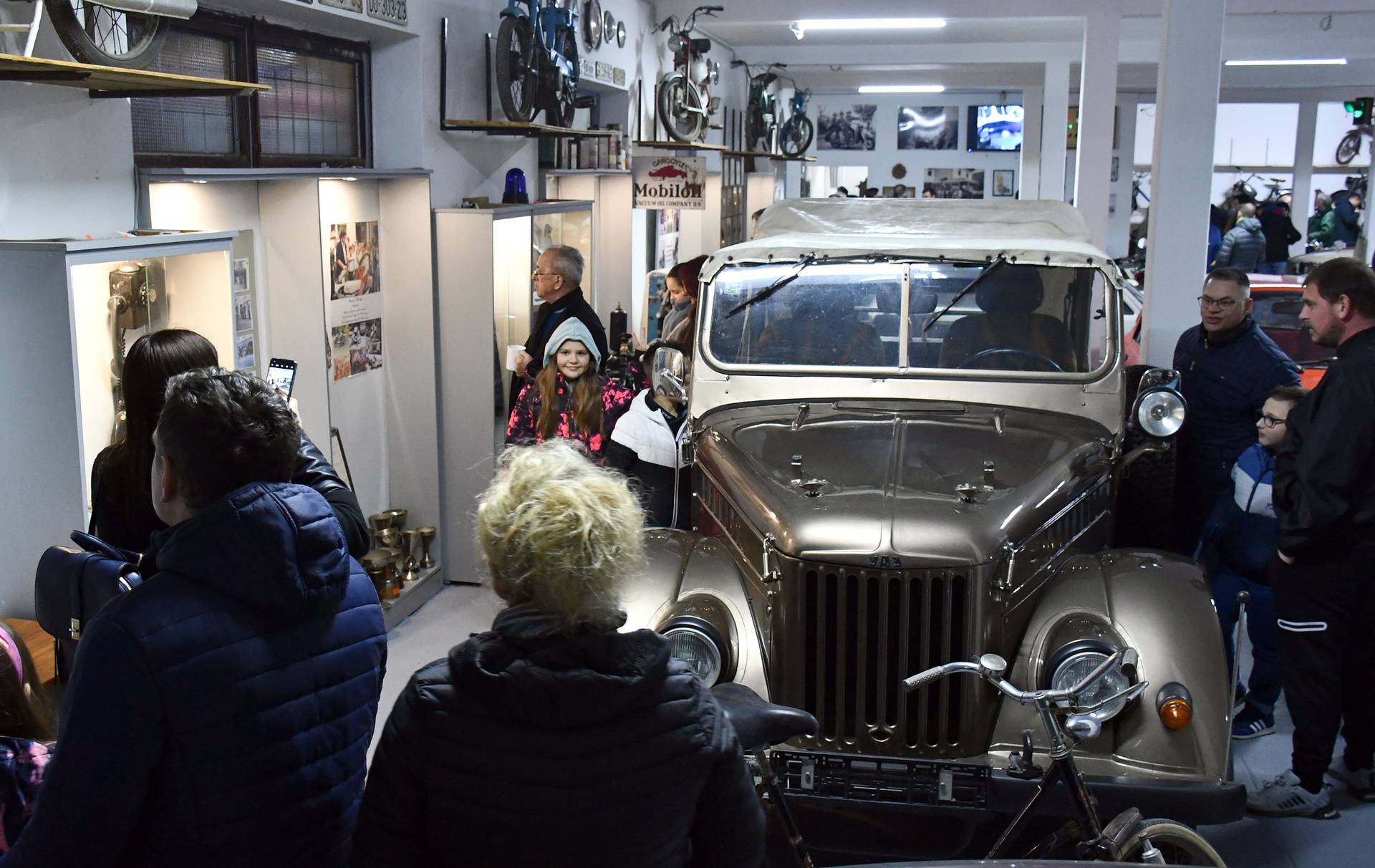 VIDEO Jedinstvena izložba u Novoj Gradiški: 'Naši Oldtimeri najviše zanimaju djecu!'