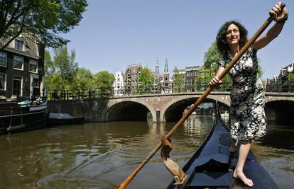 Nizozemka sama izgradila gondolu kojom vozi turiste