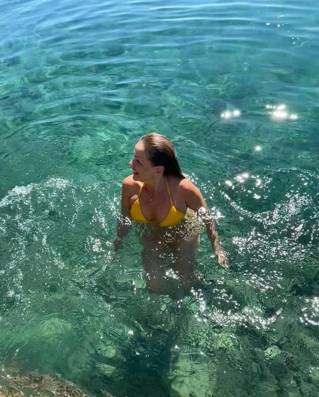 FOTO Oproštaj nikada nije bio vreliji: Dame u tangicama i mini bikinijima rekle zbogom ljetu