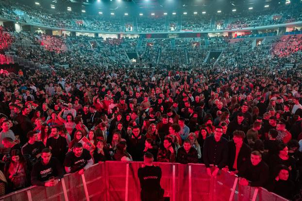 Hrvati iz svih dijelova svijeta su stigli na domoljubni koncert 'Domu mom' u Arenu Zagreb