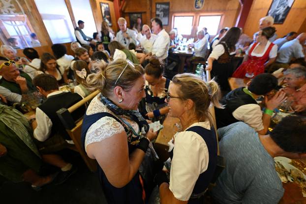 Hamburg office worker annually trades her desk for Oktoberfest waitressing
