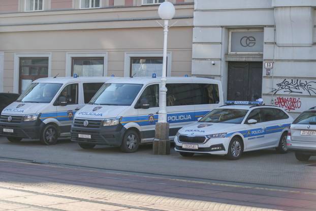 Zagreb: Policija osigurava centar grada uoči utakmice između Hrvatske i Škotske