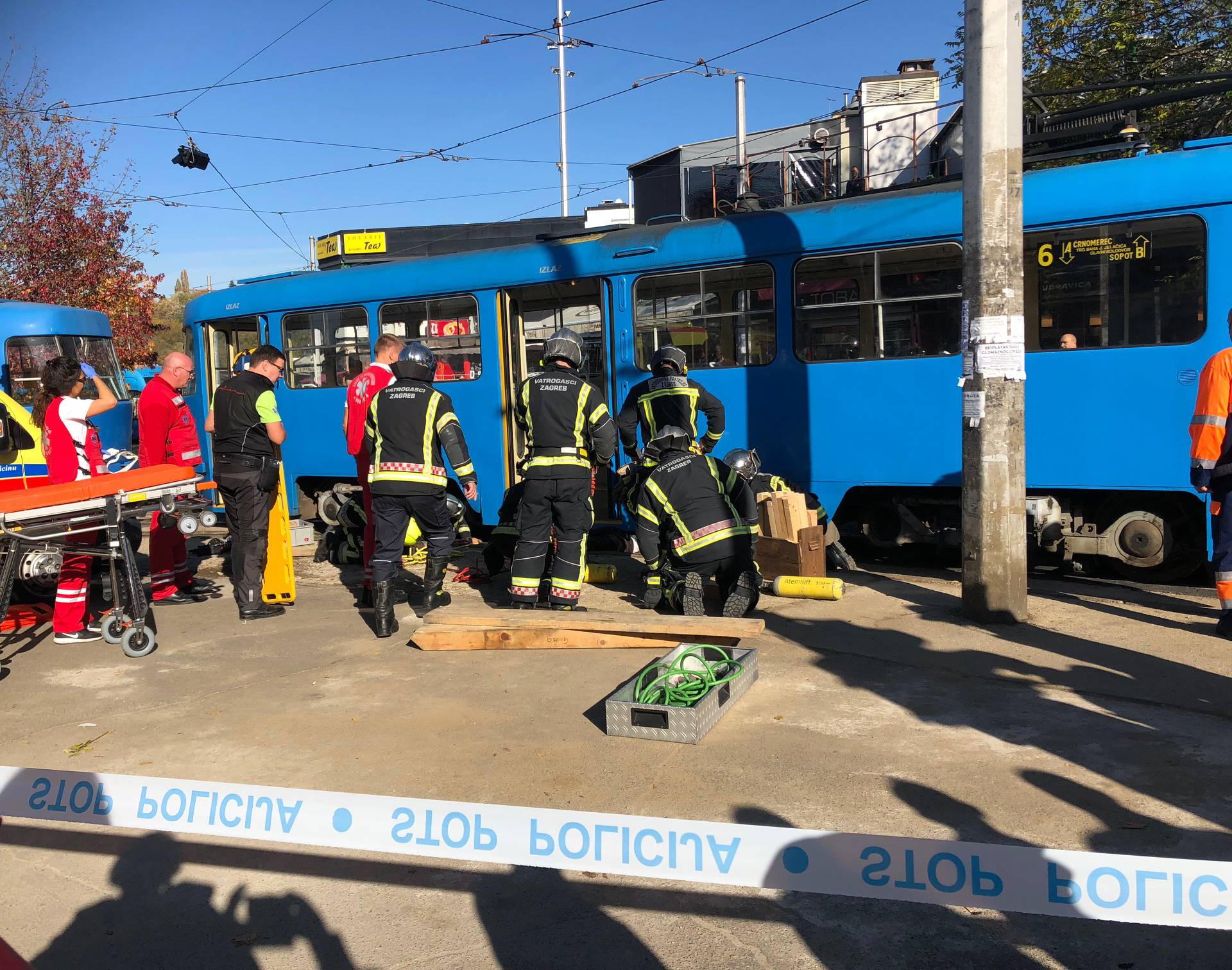 Šok u Zagrebu: Žena podletjela pod tramvaj, nije joj bilo spasa